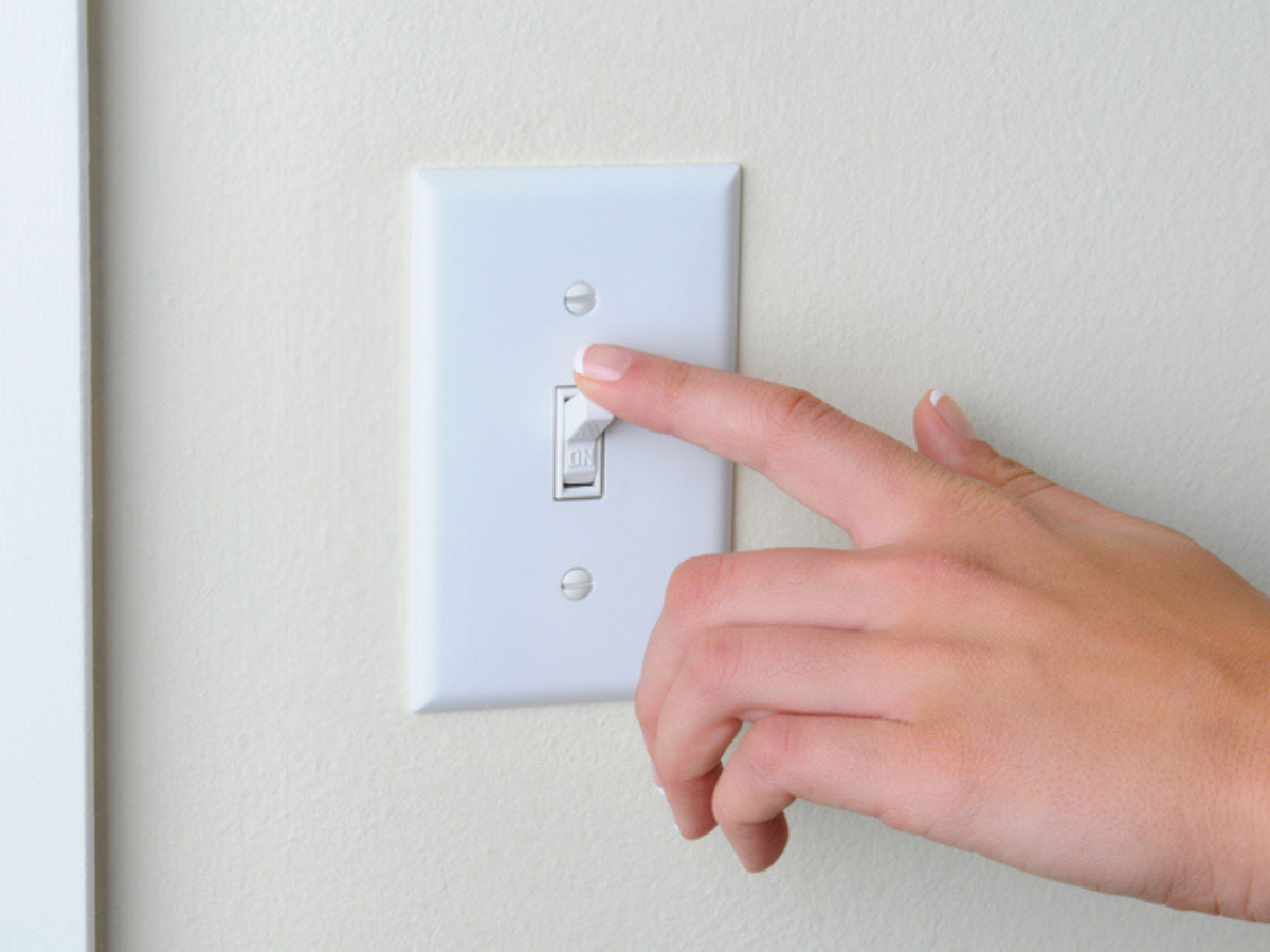 Simple actions like turning off unused lights help cut energy waste in the home, featured on Sandbox Mutual’s blog.