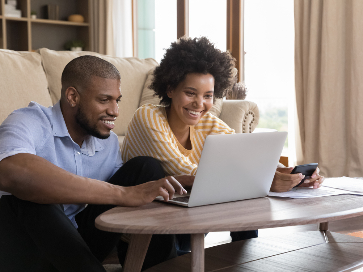 Couple using a laptop at home representing everyday items like electronics that can be covered by tenant insurance if stolen